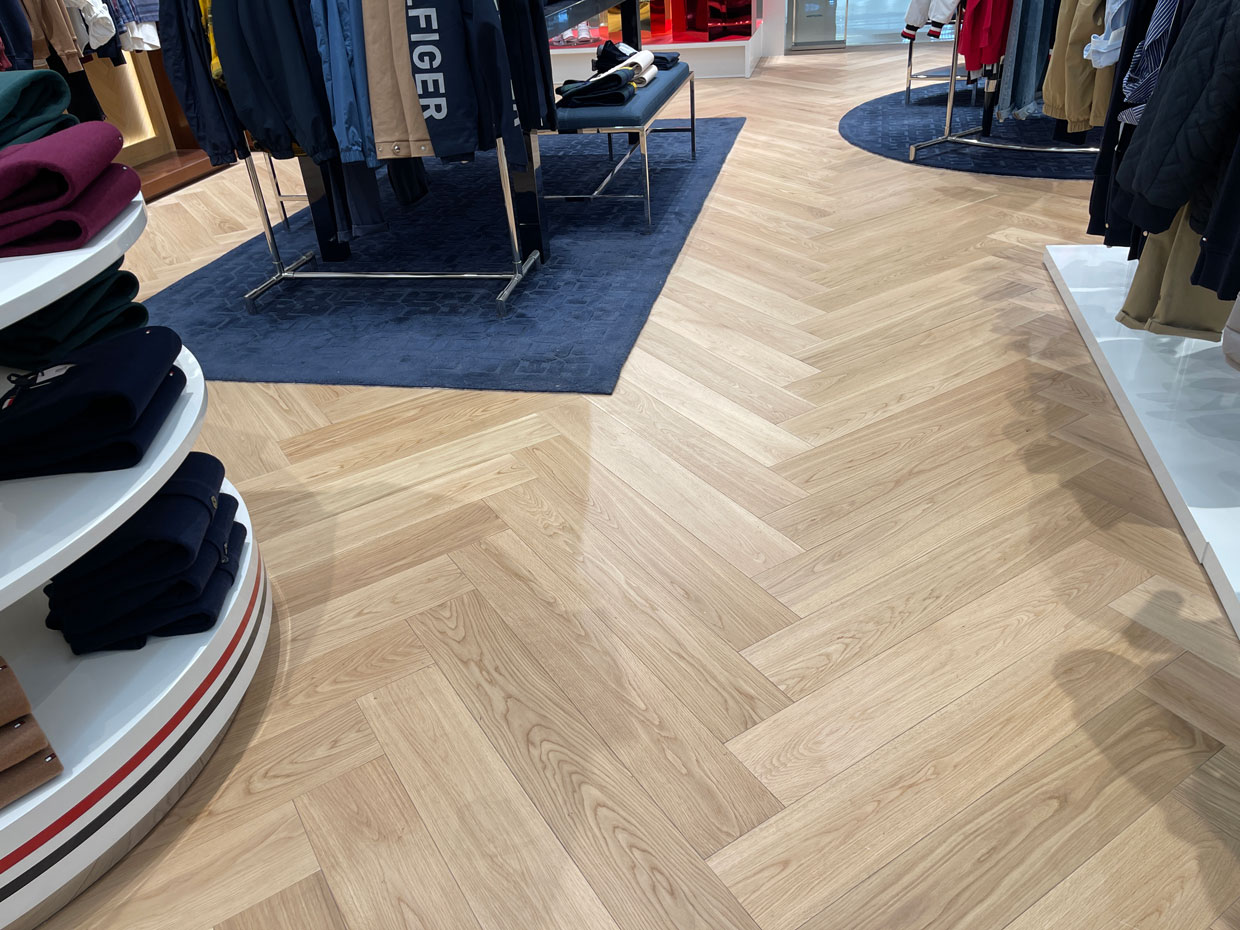 Tommy Hilfiger Store — photo 4