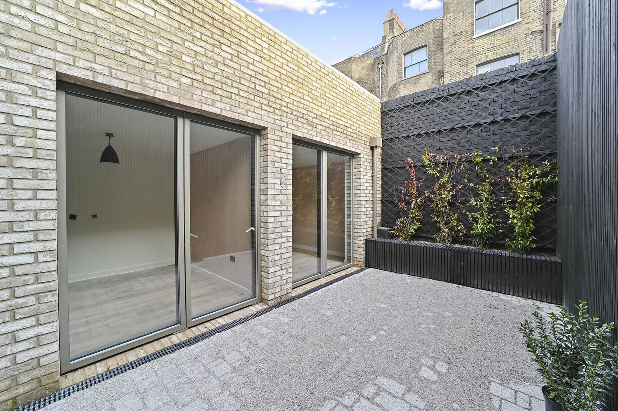 Clarence Mews — photo 2