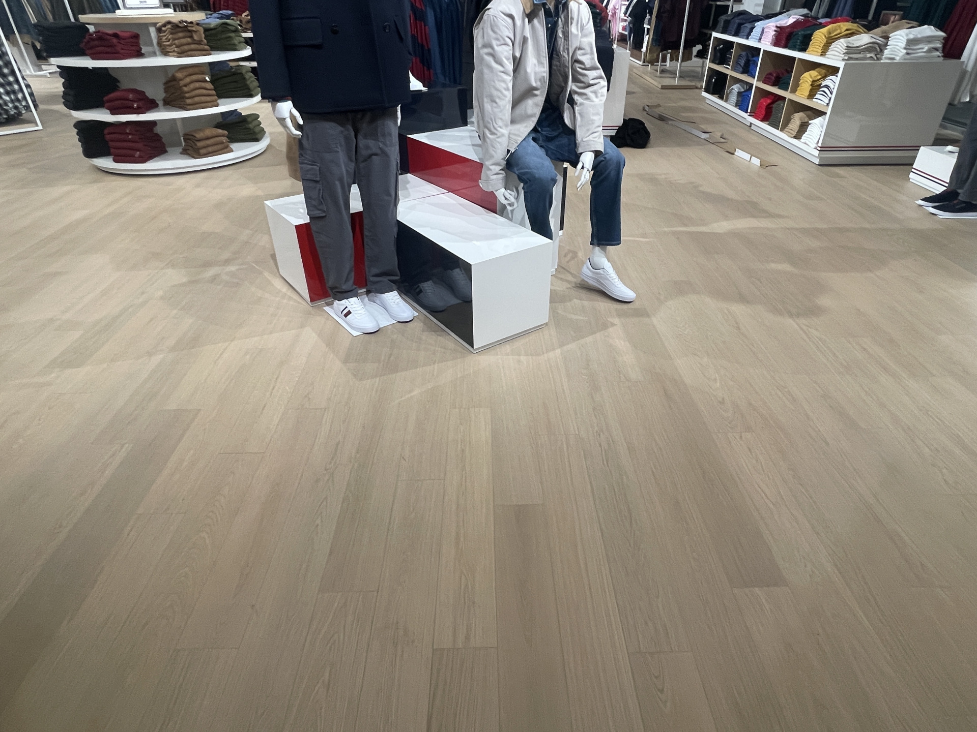 Tommy Hilfiger — photo 2