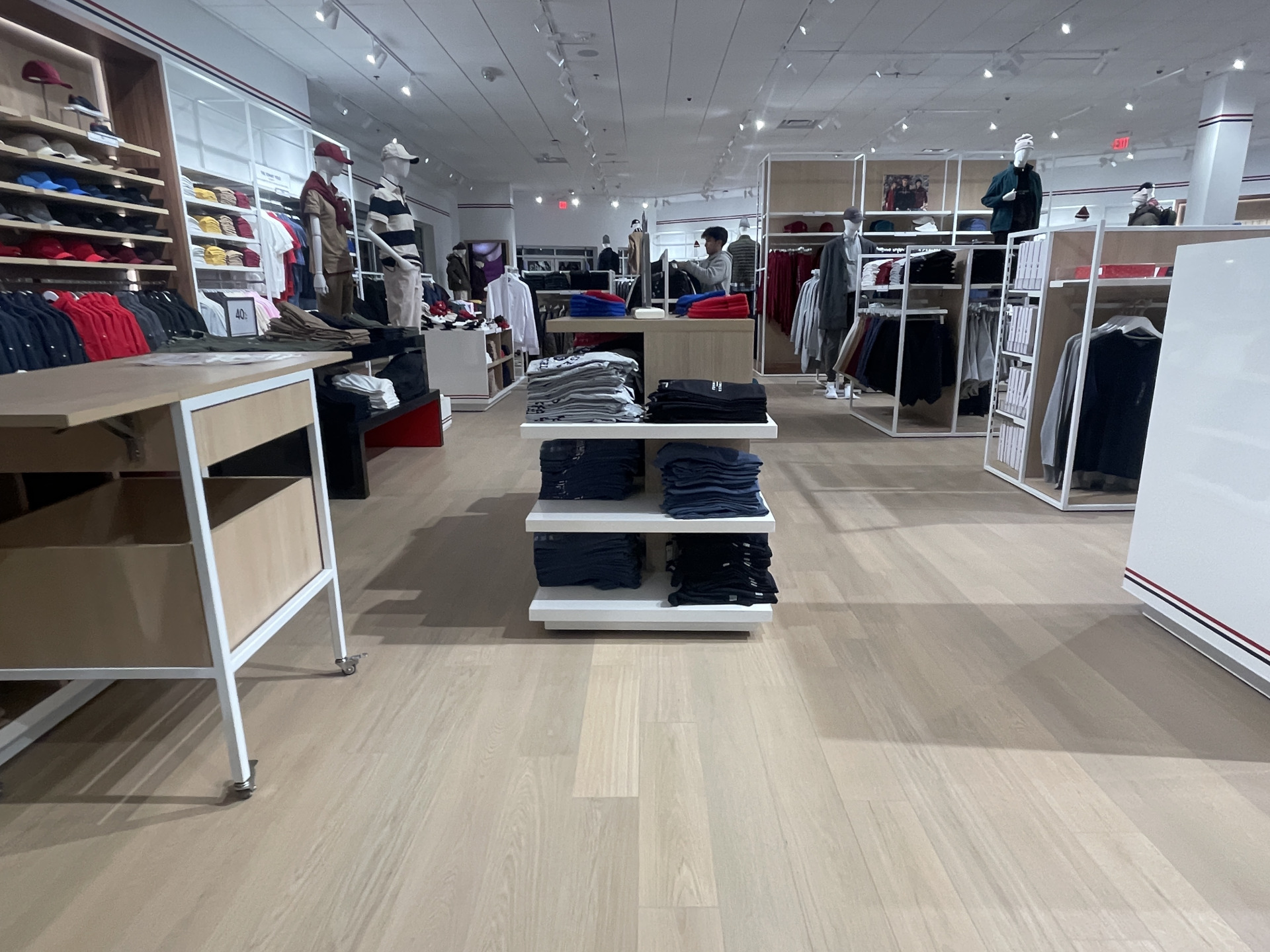 Tommy Hilfiger — photo 3