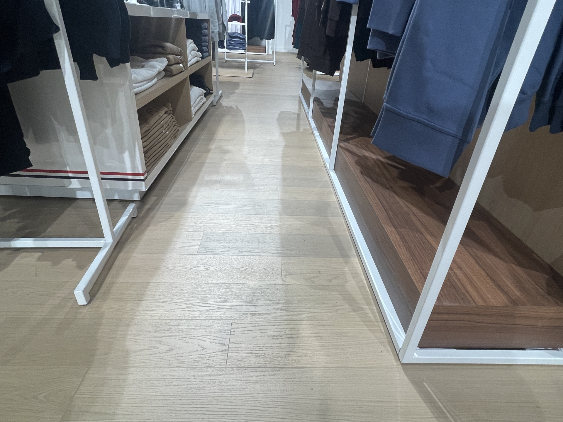 Tommy Hilfiger — photo 5